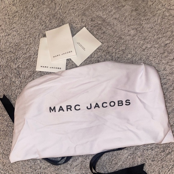 Marc Jacobs The Softshot Leather Crossbody in White - Picture 6 of 6